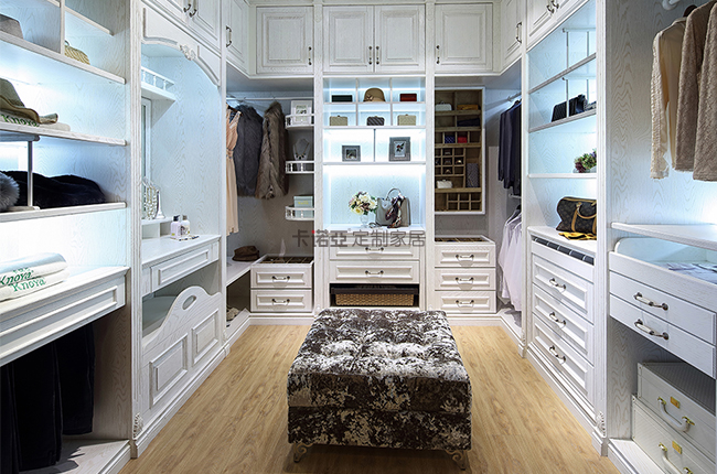 步入式衣帽間怎麽樣？步入式衣帽間的優缺點有哪些？