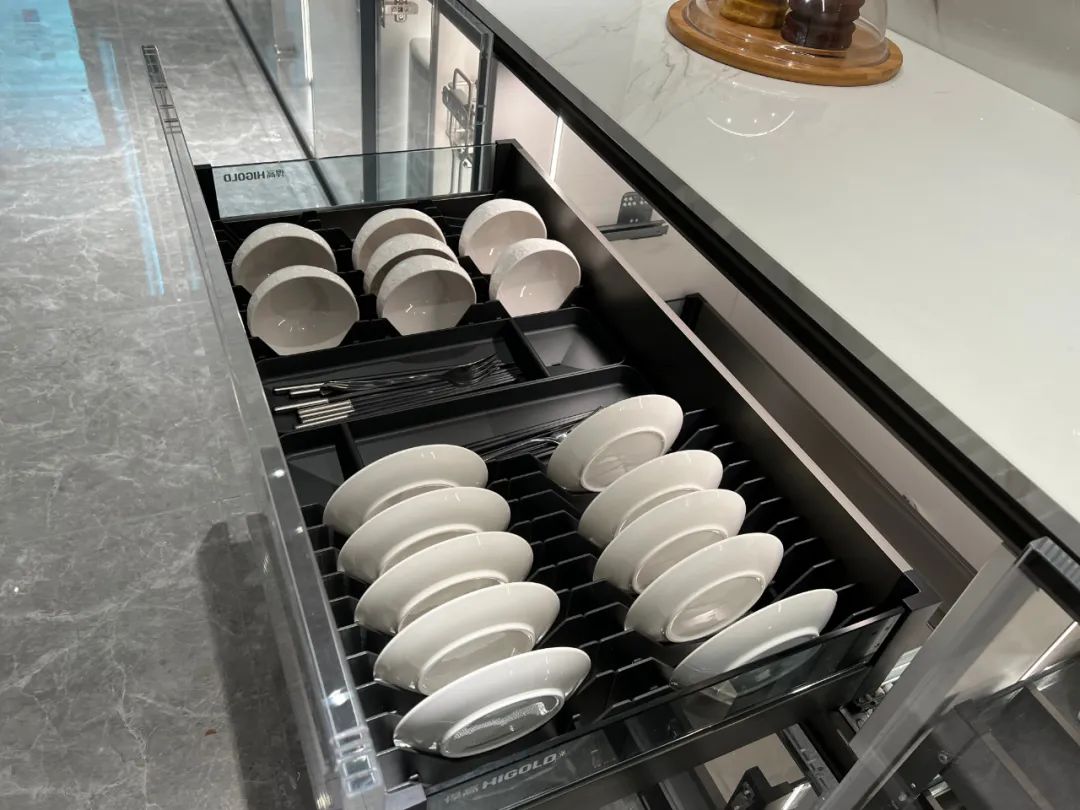 一體化抽屜拉籃，適合碗筷餐具收納